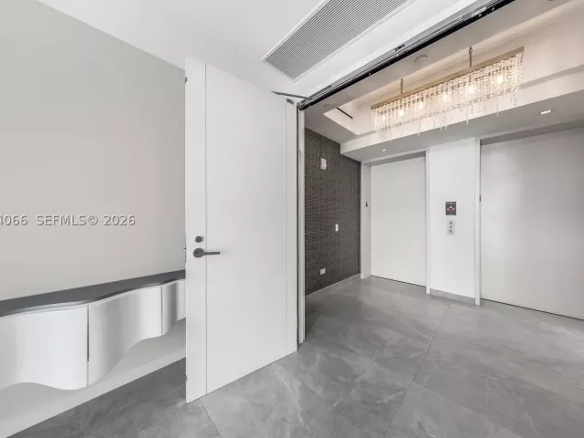 5-bedroom condo for sale in Sunny Isles Beach - 18501 Collins Ave 1804 - MondialRealty