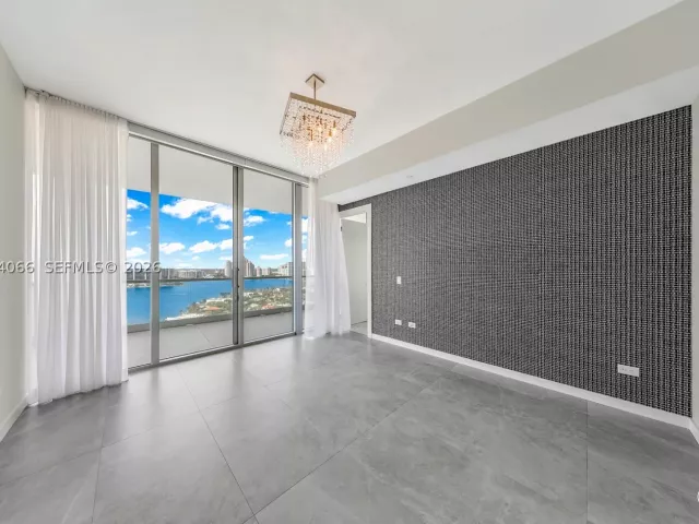 5-bedroom condo for sale in Sunny Isles Beach - 18501 Collins Ave 1804 - MondialRealty