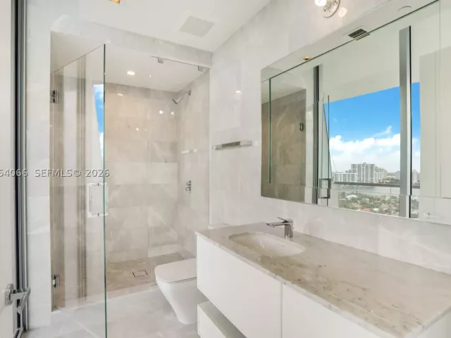 5-bedroom condo for sale in Sunny Isles Beach - 18501 Collins Ave 1804 - MondialRealty