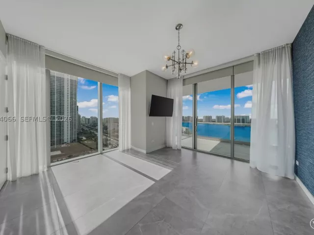 5-bedroom condo for sale in Sunny Isles Beach - 18501 Collins Ave 1804 - MondialRealty