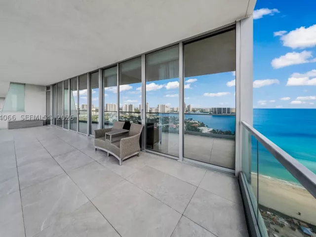 5-bedroom condo for sale in Sunny Isles Beach - 18501 Collins Ave 1804 - MondialRealty