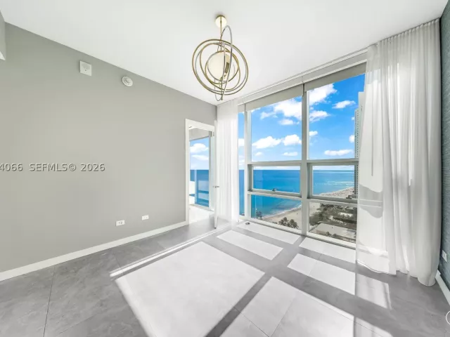 5-bedroom condo for sale in Sunny Isles Beach - 18501 Collins Ave 1804 - MondialRealty
