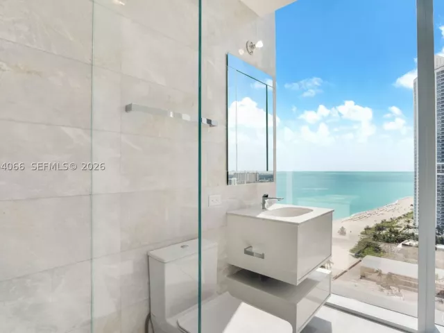 5-bedroom condo for sale in Sunny Isles Beach - 18501 Collins Ave 1804 - MondialRealty