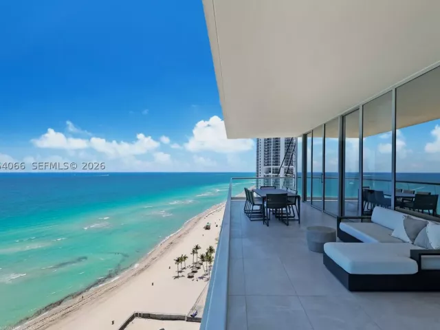 5-bedroom condo for sale in Sunny Isles Beach - 18501 Collins Ave 1804 - MondialRealty