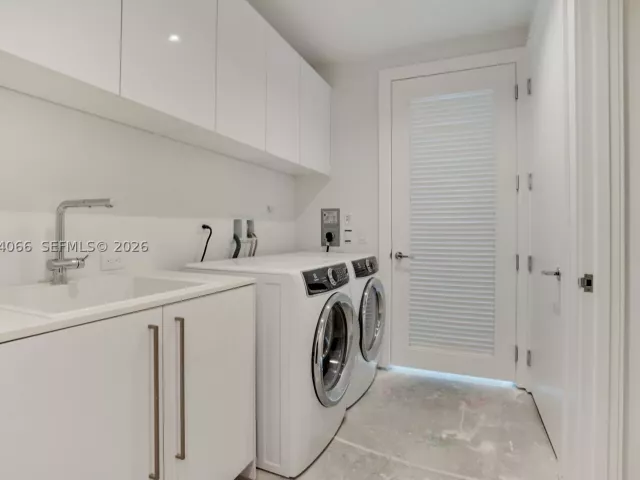 5-bedroom condo for sale in Sunny Isles Beach - 18501 Collins Ave 1804 - MondialRealty