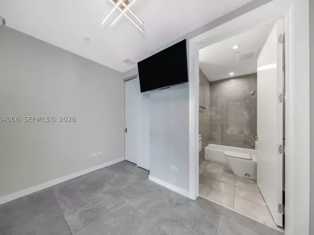 5-bedroom condo for sale in Sunny Isles Beach - 18501 Collins Ave 1804 - MondialRealty