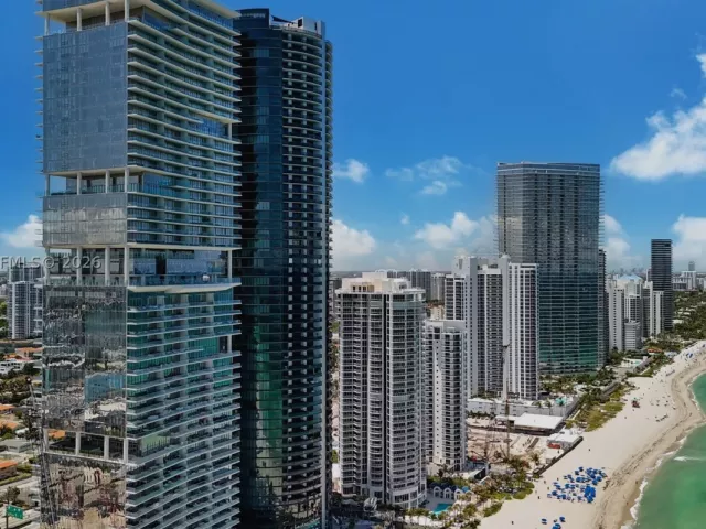 5-bedroom condo for sale in Sunny Isles Beach - 18501 Collins Ave 1804 - MondialRealty