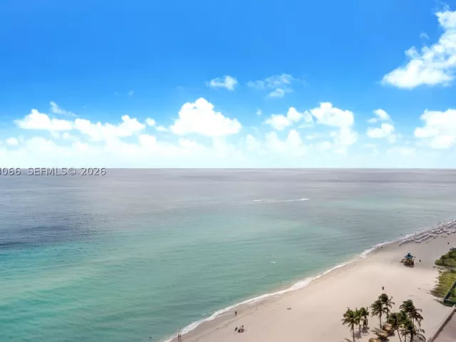 5-bedroom condo for sale in Sunny Isles Beach - 18501 Collins Ave 1804 - MondialRealty