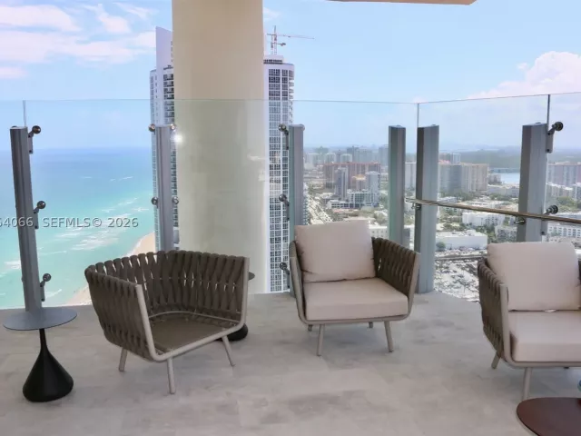 5-bedroom condo for sale in Sunny Isles Beach - 18501 Collins Ave 1804 - MondialRealty