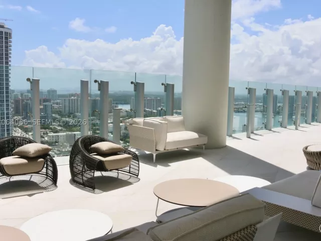 5-bedroom condo for sale in Sunny Isles Beach - 18501 Collins Ave 1804 - MondialRealty