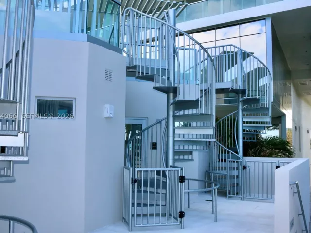 5-bedroom condo for sale in Sunny Isles Beach - 18501 Collins Ave 1804 - MondialRealty