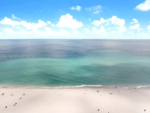 5-bedroom condo for sale in Sunny Isles Beach - 18501 Collins Ave 1804 - MondialRealty