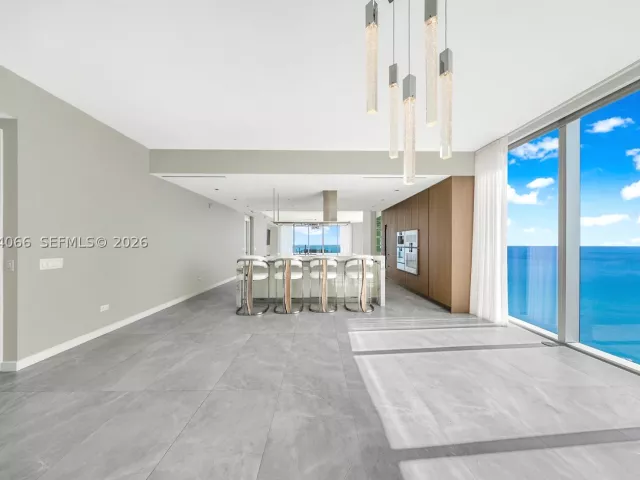 5-bedroom condo for sale in Sunny Isles Beach - 18501 Collins Ave 1804 - MondialRealty