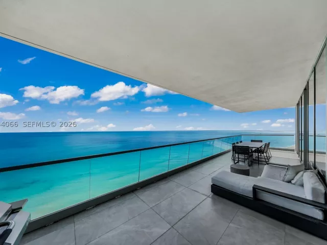 5-bedroom condo for sale in Sunny Isles Beach - 18501 Collins Ave 1804 - MondialRealty
