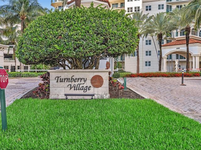 2-bedroom condo for rent in Aventura - 20000 E Country Club Dr 110 - MondialRealty