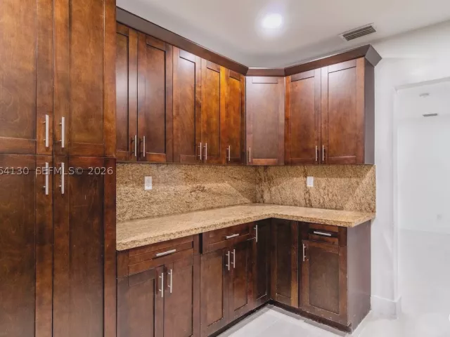 3-bedroom home for sale in Miami - 320 NE 160th St - MondialRealty