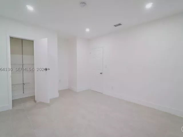 3-bedroom home for sale in Miami - 320 NE 160th St - MondialRealty