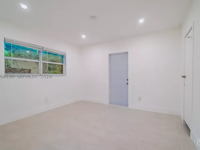 3-bedroom home for sale in Miami - 320 NE 160th St - MondialRealty