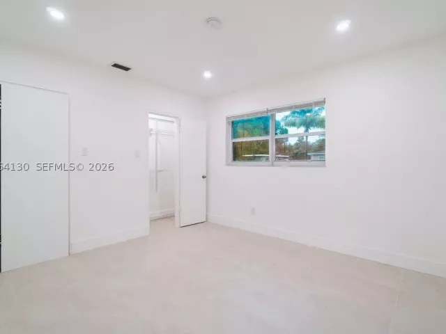 3-bedroom home for sale in Miami - 320 NE 160th St - MondialRealty