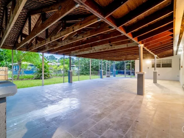 3-bedroom home for sale in Miami - 320 NE 160th St - MondialRealty