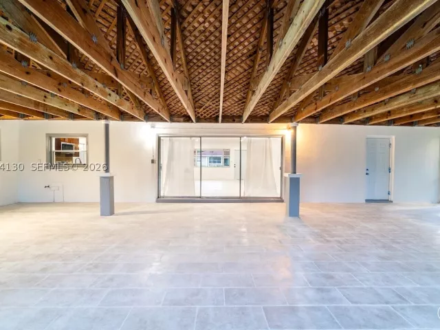 3-bedroom home for sale in Miami - 320 NE 160th St - MondialRealty
