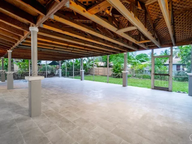3-bedroom home for sale in Miami - 320 NE 160th St - MondialRealty