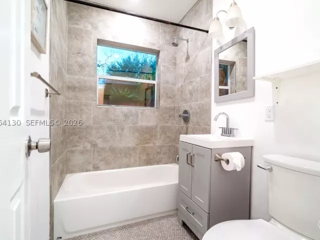 3-bedroom home for sale in Miami - 320 NE 160th St - MondialRealty