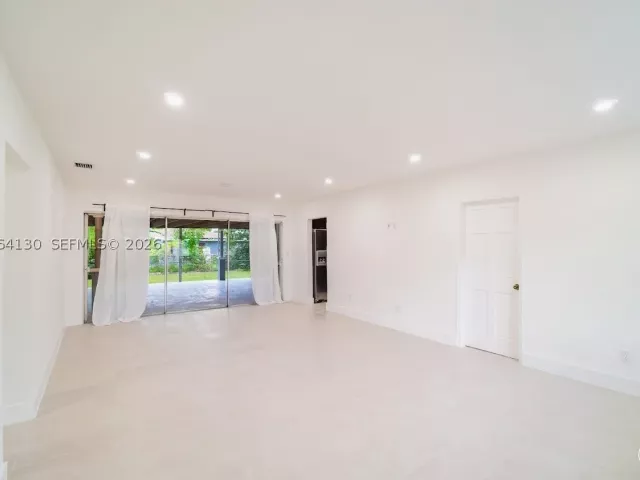 3-bedroom home for sale in Miami - 320 NE 160th St - MondialRealty