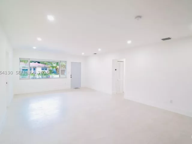 3-bedroom home for sale in Miami - 320 NE 160th St - MondialRealty