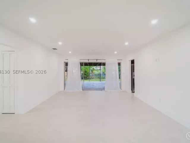 3-bedroom home for sale in Miami - 320 NE 160th St - MondialRealty