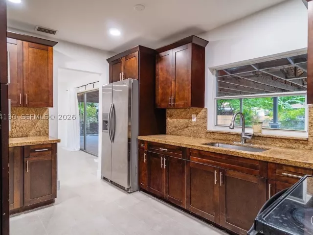 3-bedroom home for sale in Miami - 320 NE 160th St - MondialRealty