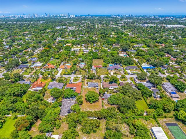 3-bedroom home for rent in Miami - 14120 NW 2nd Ave - MondialRealty