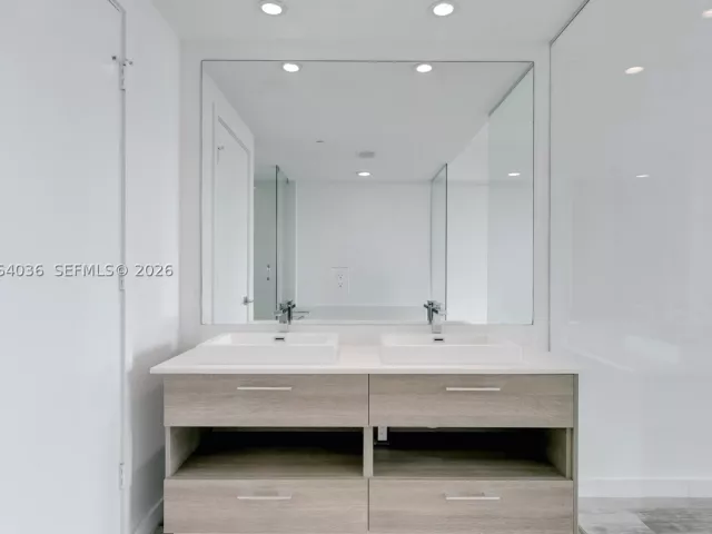 2-bedroom condo for sale in Miami - 650 NE 32nd St 802 - MondialRealty