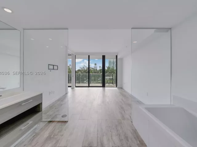 2-bedroom condo for sale in Miami - 650 NE 32nd St 802 - MondialRealty