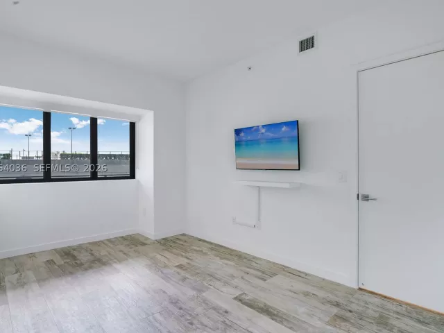 2-bedroom condo for sale in Miami - 650 NE 32nd St 802 - MondialRealty