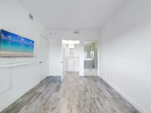 2-bedroom condo for sale in Miami - 650 NE 32nd St 802 - MondialRealty