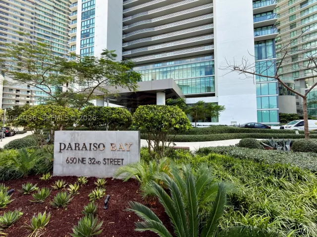 2-bedroom condo for sale in Miami - 650 NE 32nd St 802 - MondialRealty