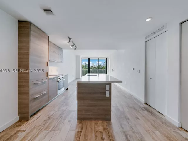 2-bedroom condo for sale in Miami - 650 NE 32nd St 802 - MondialRealty