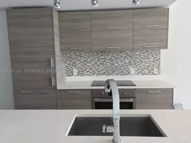 2-bedroom condo for sale in Miami - 650 NE 32nd St 802 - MondialRealty