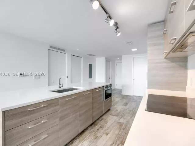 2-bedroom condo for sale in Miami - 650 NE 32nd St 802 - MondialRealty