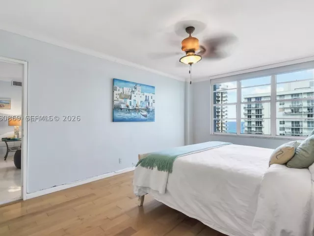 2-bedroom condo for rent in Miami Beach - 5700 Collins Ave 15D - MondialRealty