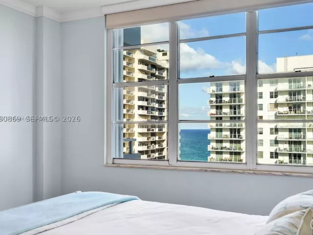 2-bedroom condo for rent in Miami Beach - 5700 Collins Ave 15D - MondialRealty