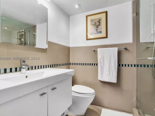 2-bedroom condo for rent in Miami Beach - 5700 Collins Ave 15D - MondialRealty