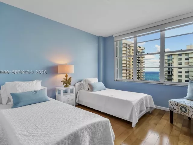 2-bedroom condo for rent in Miami Beach - 5700 Collins Ave 15D - MondialRealty