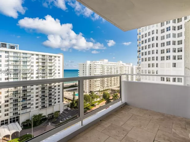 2-bedroom condo for rent in Miami Beach - 5700 Collins Ave 15D - MondialRealty