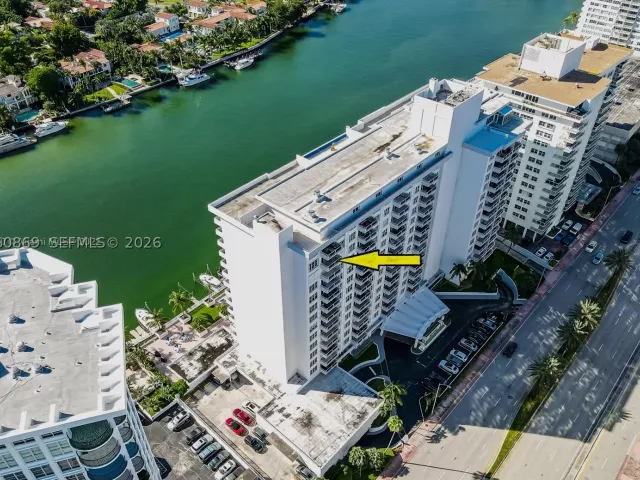 2-bedroom condo for rent in Miami Beach - 5700 Collins Ave 15D - MondialRealty