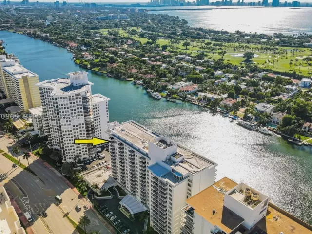 2-bedroom condo for rent in Miami Beach - 5700 Collins Ave 15D - MondialRealty