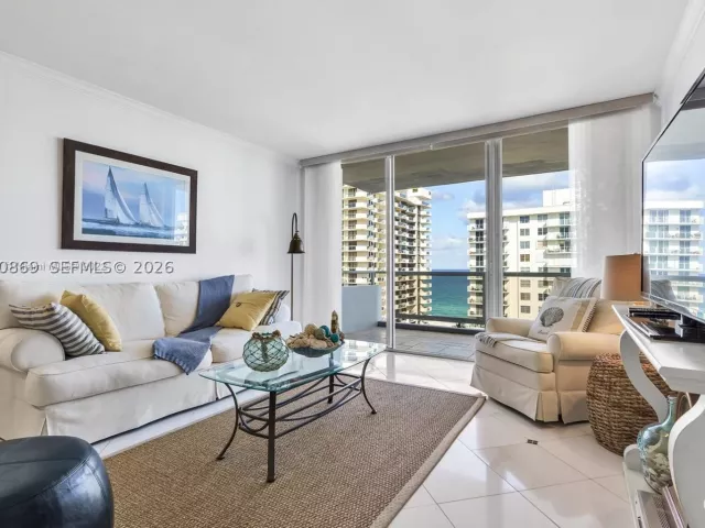 2-bedroom condo for rent in Miami Beach - 5700 Collins Ave 15D - MondialRealty
