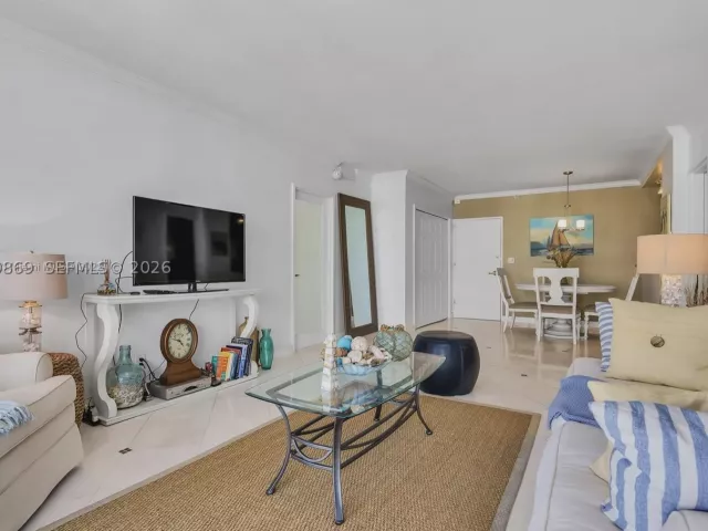 2-bedroom condo for rent in Miami Beach - 5700 Collins Ave 15D - MondialRealty