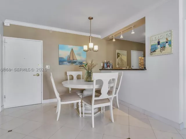 2-bedroom condo for rent in Miami Beach - 5700 Collins Ave 15D - MondialRealty